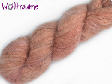 Flocke Rhabarbersaft, handgefärbte Wolle von wollträume